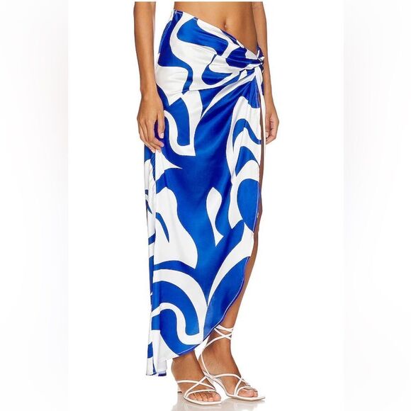NWT SNDYS Kai Skirt Blue Swirl print sarong style high slit resort Revolve M - Picture 5 of 12